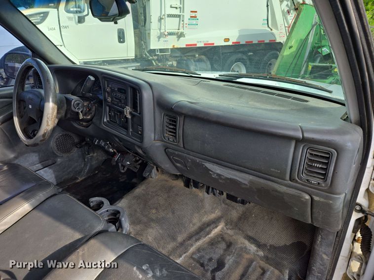 image for item EJ8715 2003 GMC Sierra 1500 pickup truck