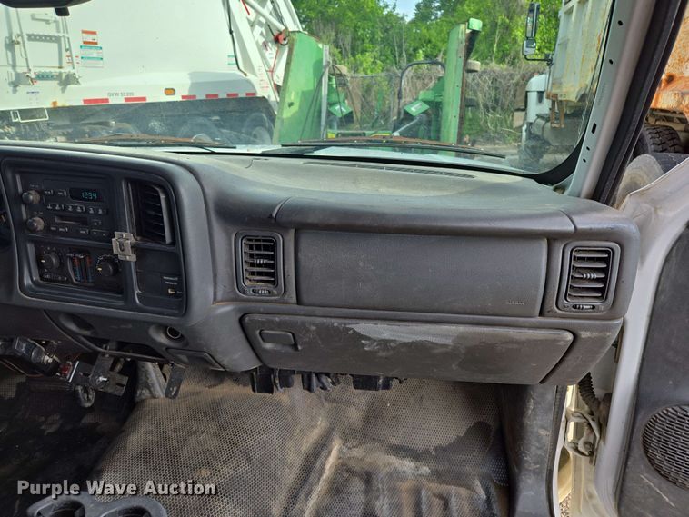 image for item EJ8715 2003 GMC Sierra 1500 pickup truck