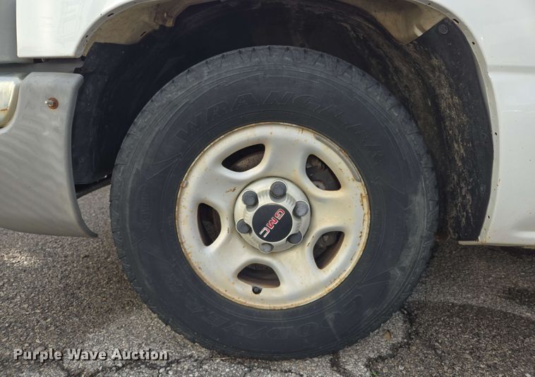 image for item EJ8715 2003 GMC Sierra 1500 pickup truck