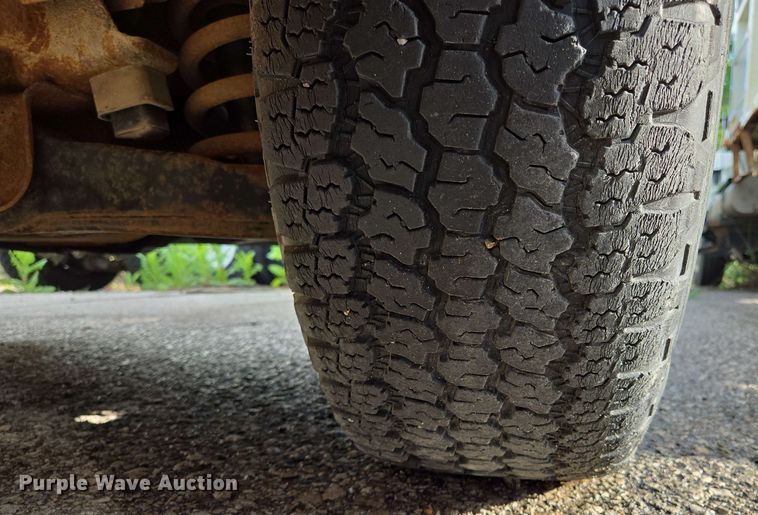 image for item EJ8715 2003 GMC Sierra 1500 pickup truck