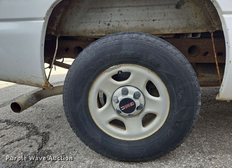 image for item EJ8715 2003 GMC Sierra 1500 pickup truck