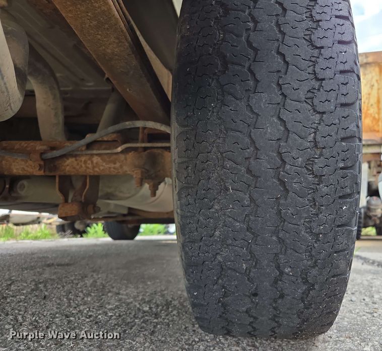 image for item EJ8715 2003 GMC Sierra 1500 pickup truck