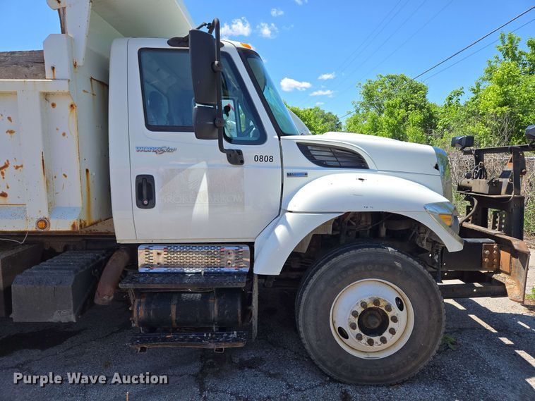 image for item EJ8717 2008 International 7400 dump truck