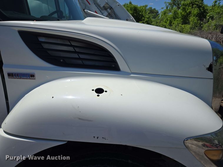 image for item EJ8717 2008 International 7400 dump truck