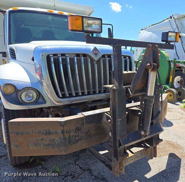 image for item EJ8717 2008 International 7400 dump truck