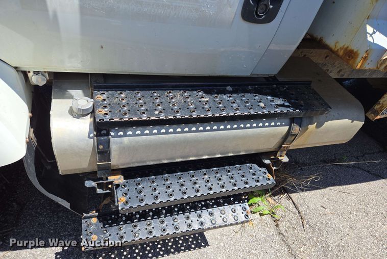 image for item EJ8717 2008 International 7400 dump truck