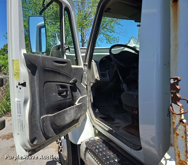 image for item EJ8717 2008 International 7400 dump truck