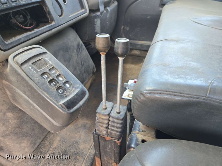 image for item EJ8717 2008 International 7400 dump truck