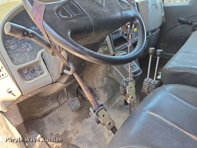 image for item EJ8717 2008 International 7400 dump truck