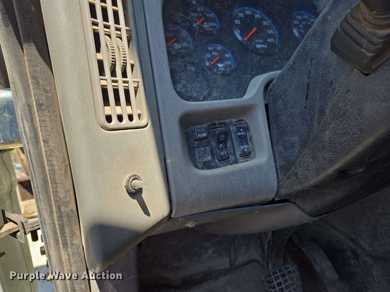 image for item EJ8717 2008 International 7400 dump truck