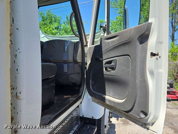 image for item EJ8717 2008 International 7400 dump truck