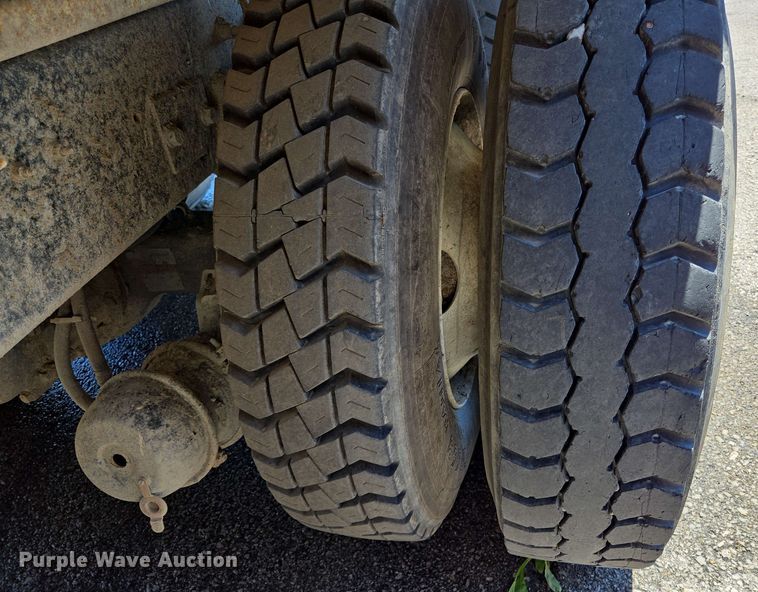 image for item EJ8717 2008 International 7400 dump truck