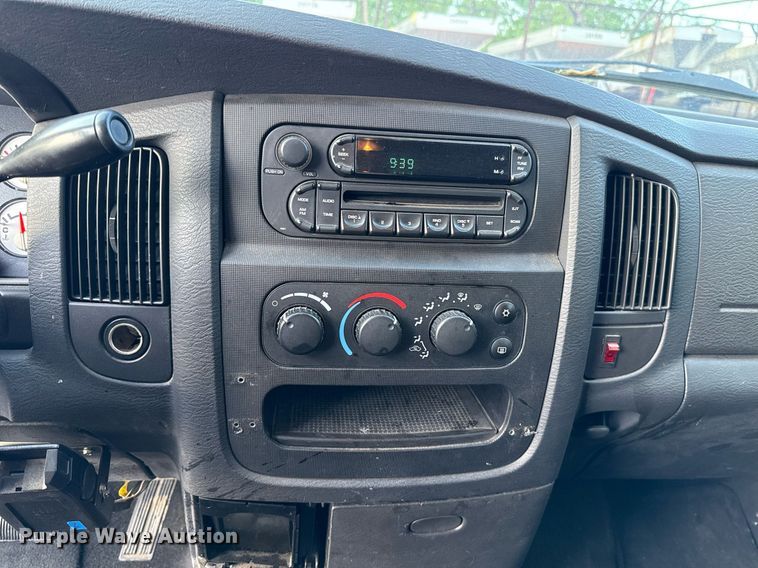 image for item EJ8720 2005 Dodge Ram 1500 Quad Cab pickup truck