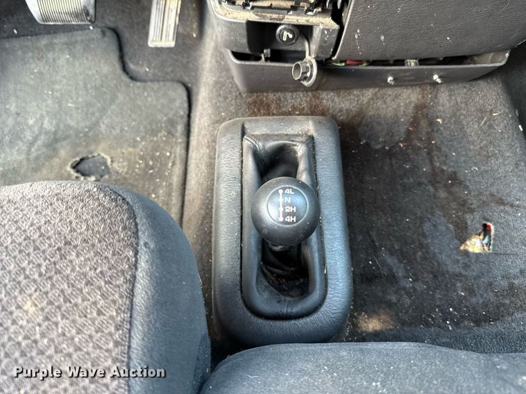 image for item EJ8720 2005 Dodge Ram 1500 Quad Cab pickup truck