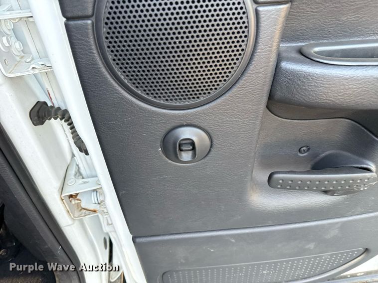 image for item EJ8720 2005 Dodge Ram 1500 Quad Cab pickup truck