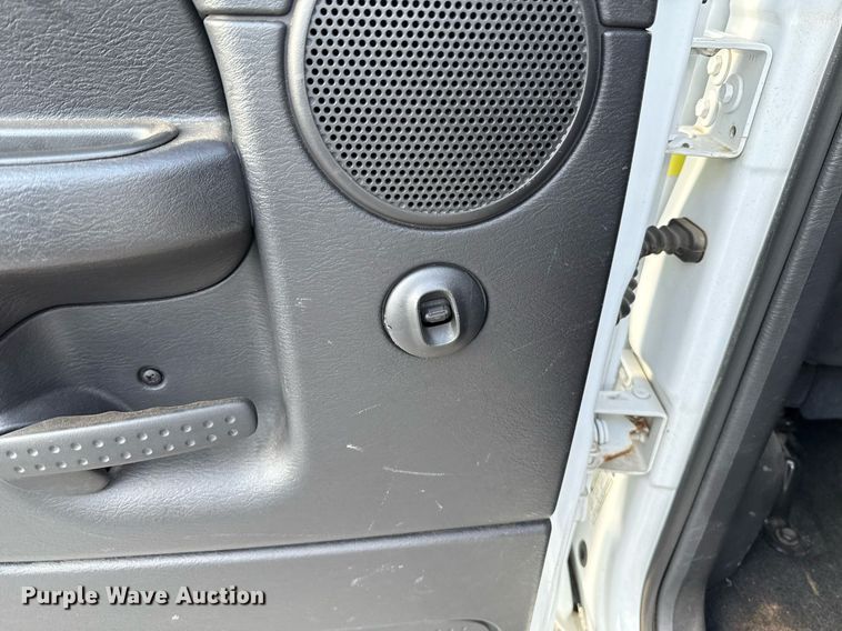 image for item EJ8720 2005 Dodge Ram 1500 Quad Cab pickup truck