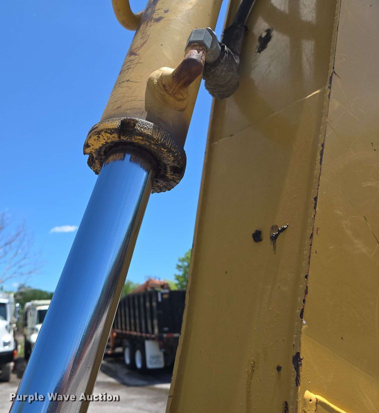 image for item EJ8721 2004 Caterpillar 416D backhoe