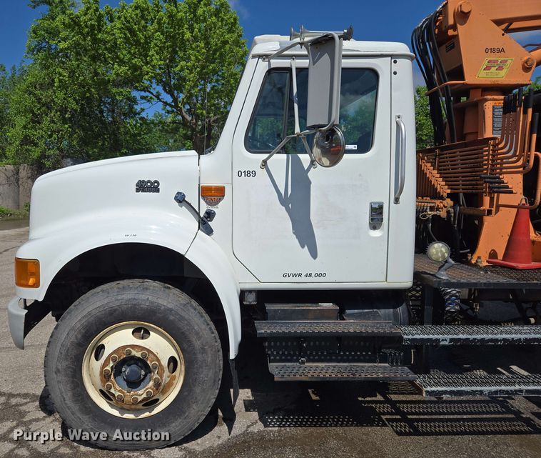 image for item EJ8723 2002 International 4900 grapple crane truck