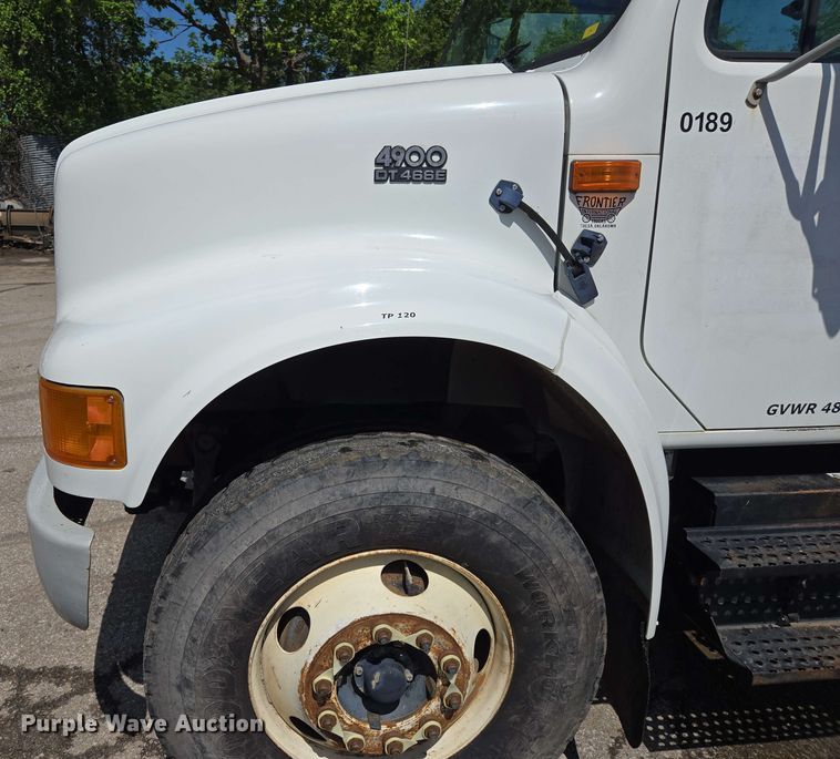 image for item EJ8723 2002 International 4900 grapple crane truck