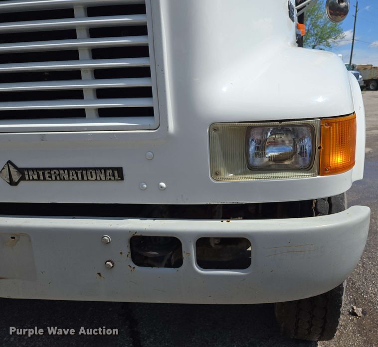 image for item EJ8723 2002 International 4900 grapple crane truck