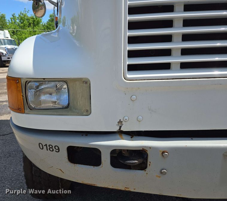 image for item EJ8723 2002 International 4900 grapple crane truck