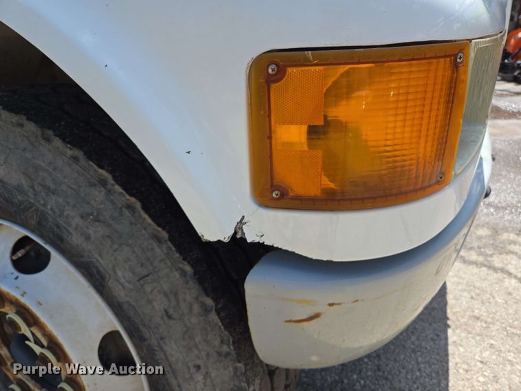 image for item EJ8723 2002 International 4900 grapple crane truck