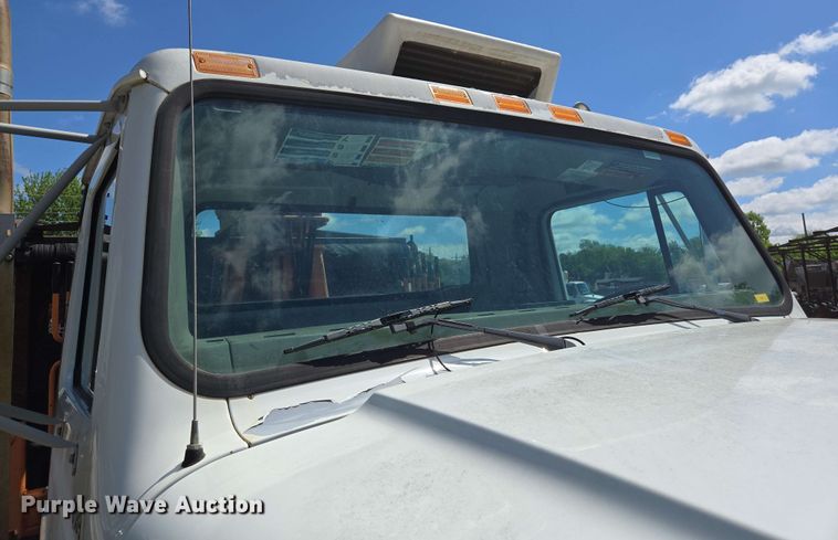 image for item EJ8723 2002 International 4900 grapple crane truck