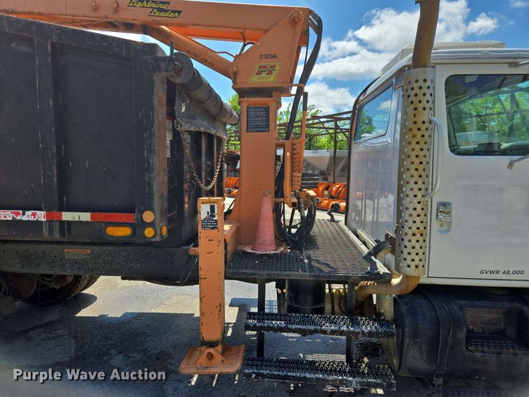 image for item EJ8723 2002 International 4900 grapple crane truck