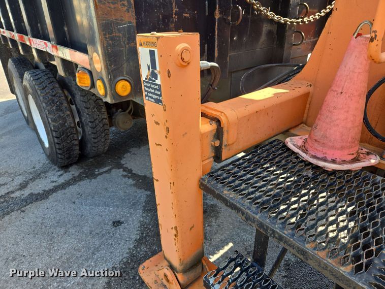 image for item EJ8723 2002 International 4900 grapple crane truck