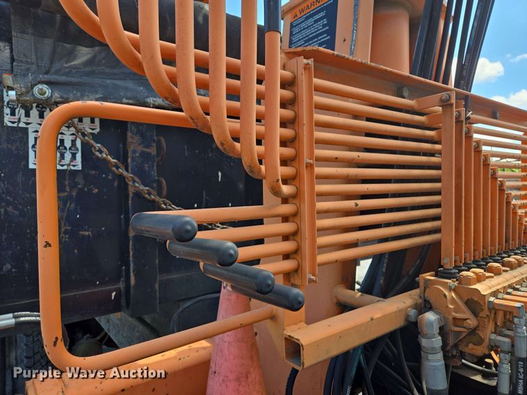 image for item EJ8723 2002 International 4900 grapple crane truck