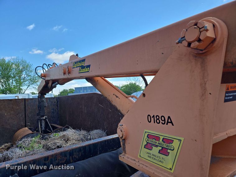 image for item EJ8723 2002 International 4900 grapple crane truck