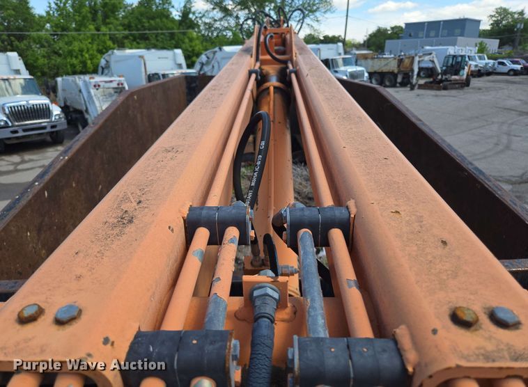 image for item EJ8723 2002 International 4900 grapple crane truck