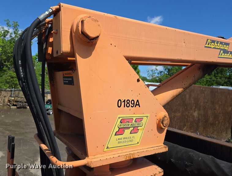 image for item EJ8723 2002 International 4900 grapple crane truck