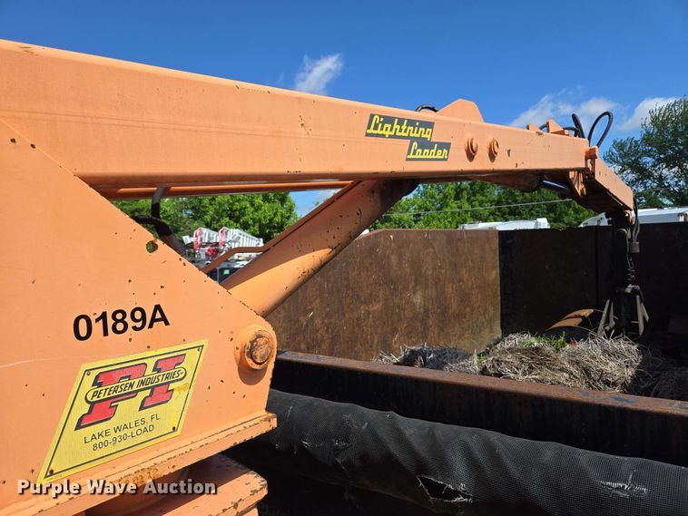 image for item EJ8723 2002 International 4900 grapple crane truck