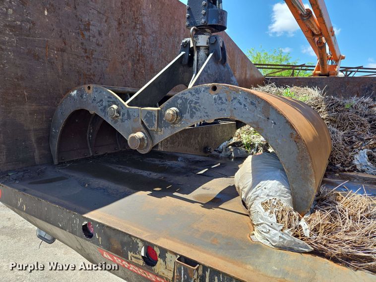 image for item EJ8723 2002 International 4900 grapple crane truck