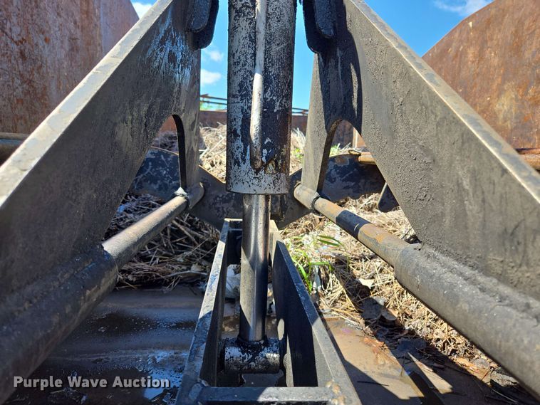 image for item EJ8723 2002 International 4900 grapple crane truck