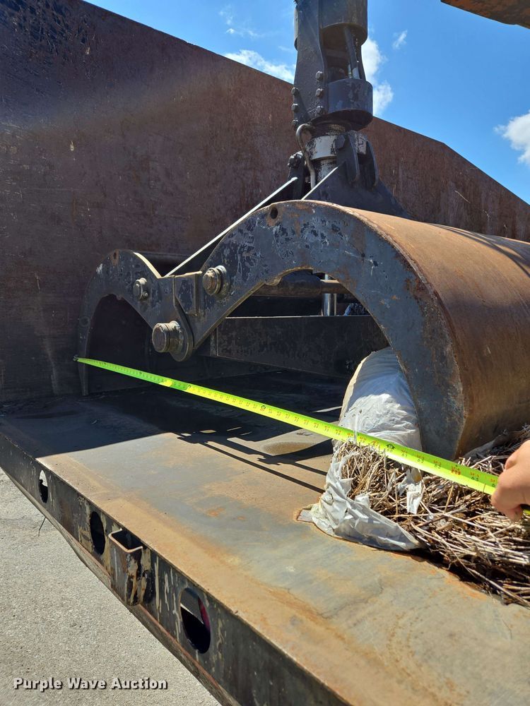 image for item EJ8723 2002 International 4900 grapple crane truck