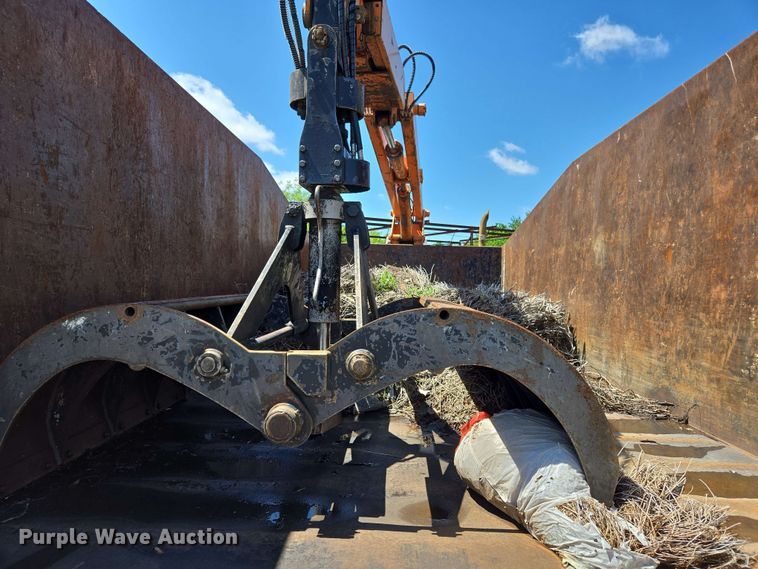 image for item EJ8723 2002 International 4900 grapple crane truck