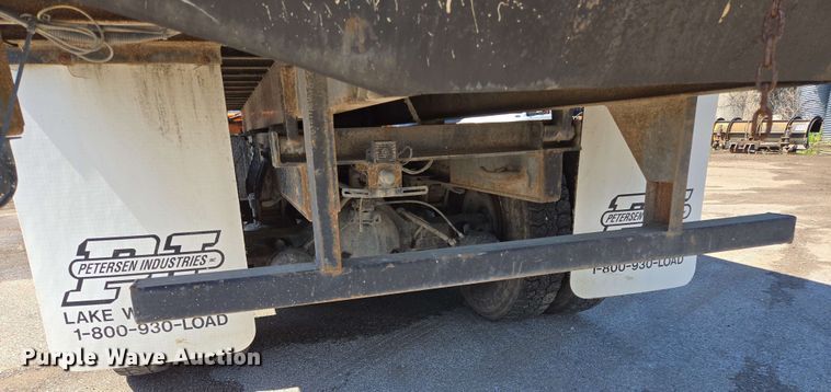 image for item EJ8723 2002 International 4900 grapple crane truck