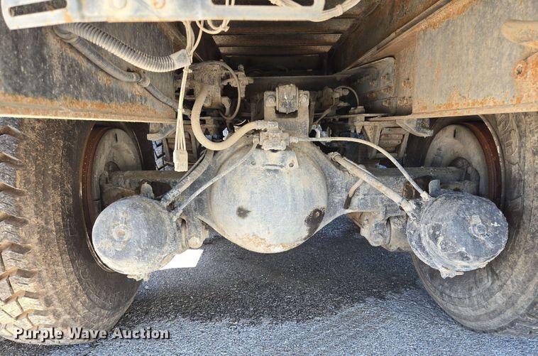 image for item EJ8723 2002 International 4900 grapple crane truck