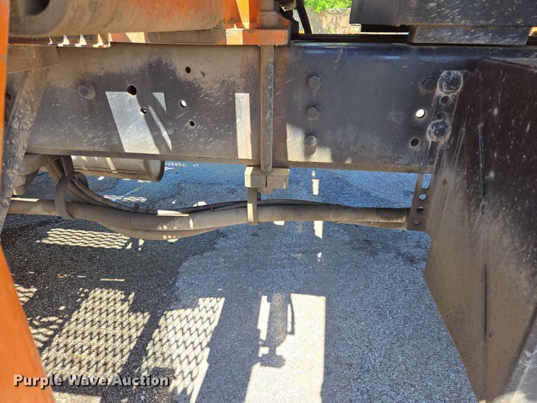 image for item EJ8723 2002 International 4900 grapple crane truck