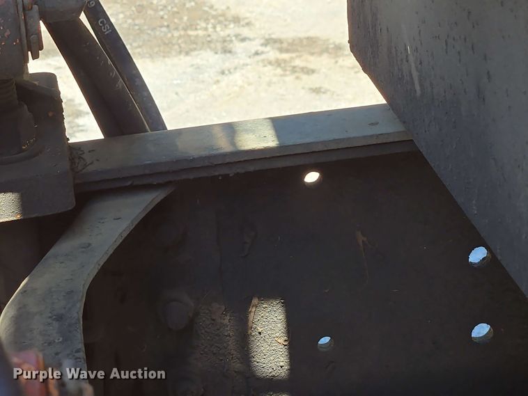 image for item EJ8723 2002 International 4900 grapple crane truck