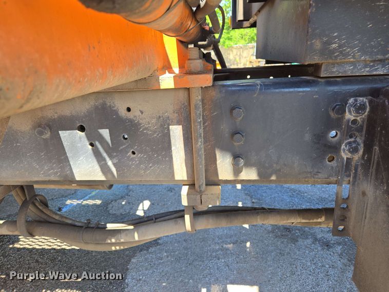 image for item EJ8723 2002 International 4900 grapple crane truck