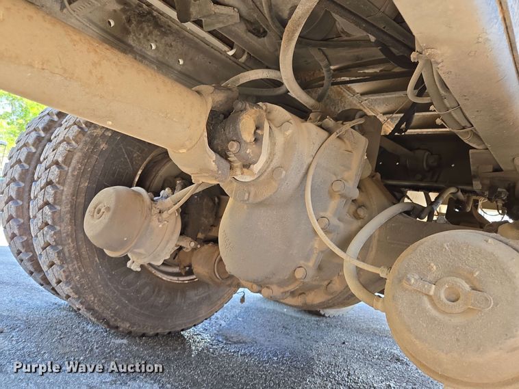 image for item EJ8723 2002 International 4900 grapple crane truck