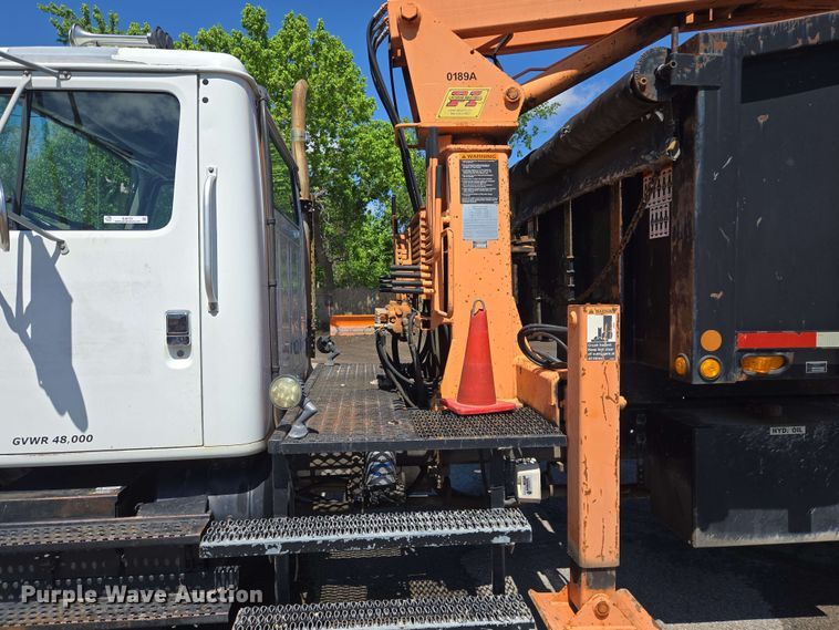 image for item EJ8723 2002 International 4900 grapple crane truck