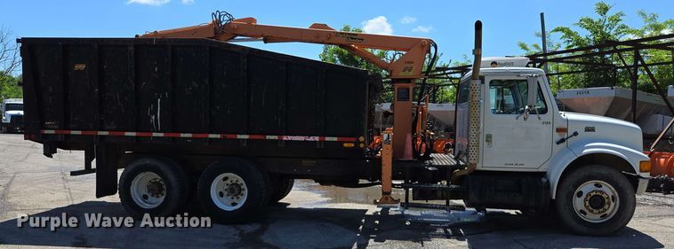 image for item EJ8723 2002 International 4900 grapple crane truck