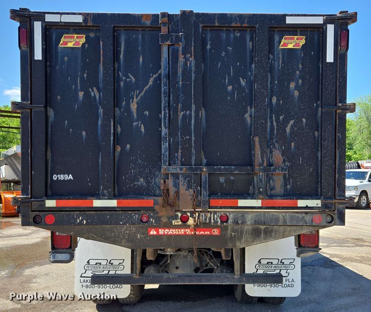 image for item EJ8723 2002 International 4900 grapple crane truck