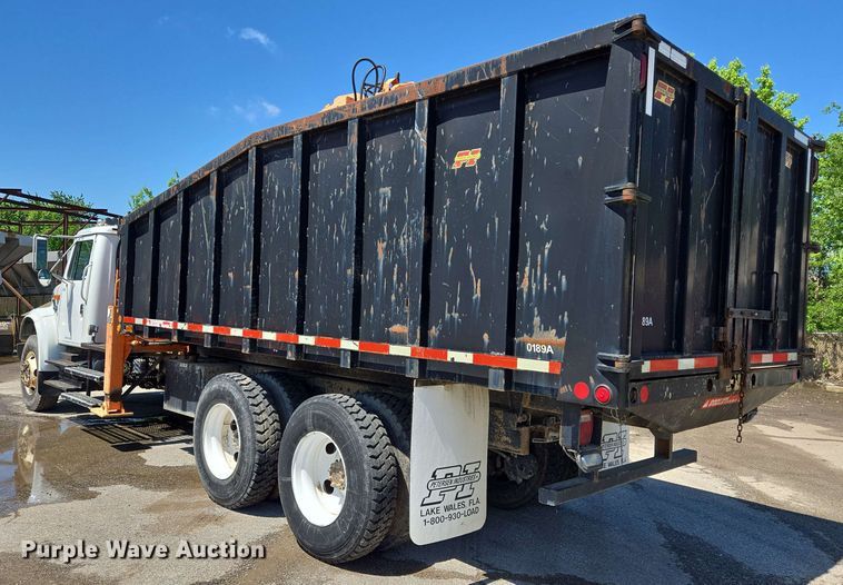 image for item EJ8723 2002 International 4900 grapple crane truck