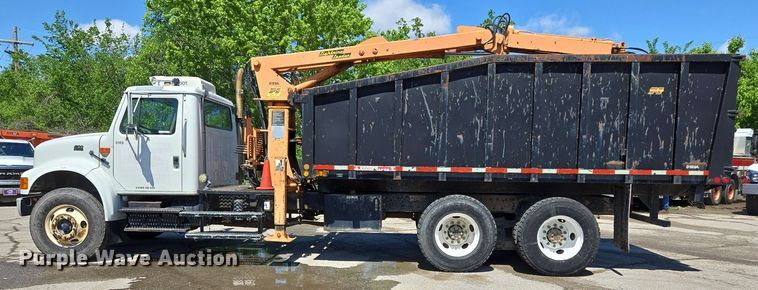 image for item EJ8723 2002 International 4900 grapple crane truck