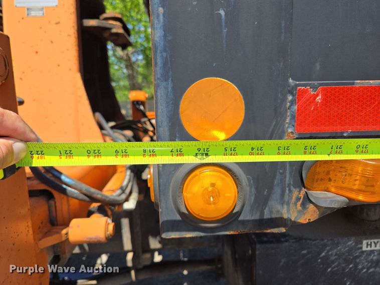 image for item EJ8723 2002 International 4900 grapple crane truck